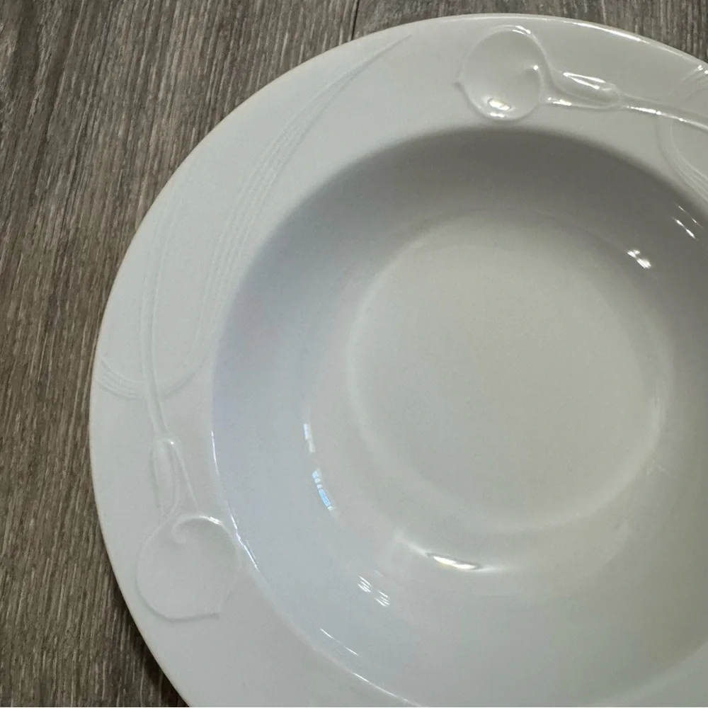 Vintage Mikasa White Classic Fair Dinnerware Large Bowl Embossed Calla Lilies‎